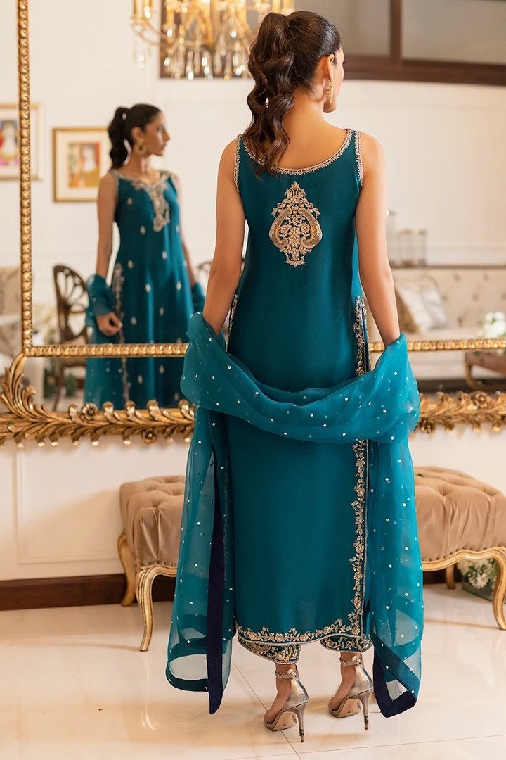 Sunnia Manahil Inspired Paisley