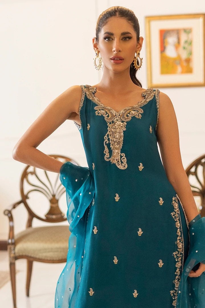 Sunnia Manahil Inspired Paisley