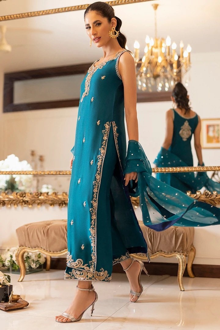 Sunnia Manahil Inspired Paisley