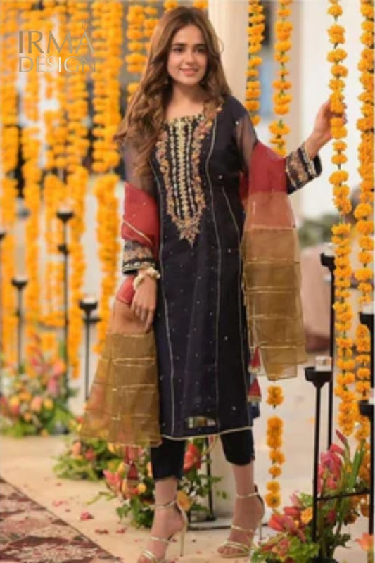 Pakistani Dholki Shalwar Kameez