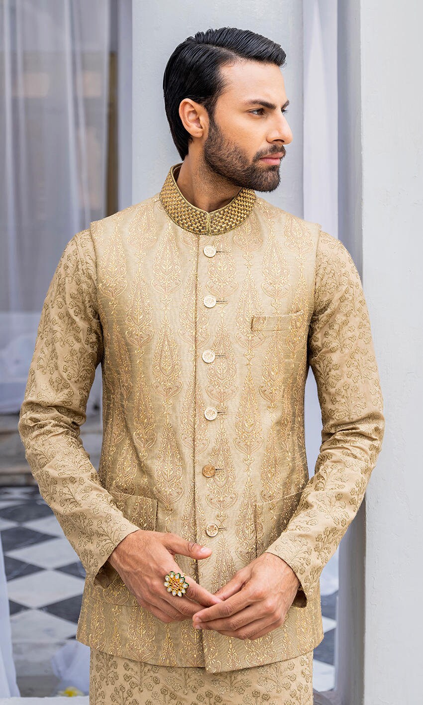 Men’s White Sherwani With Shawl