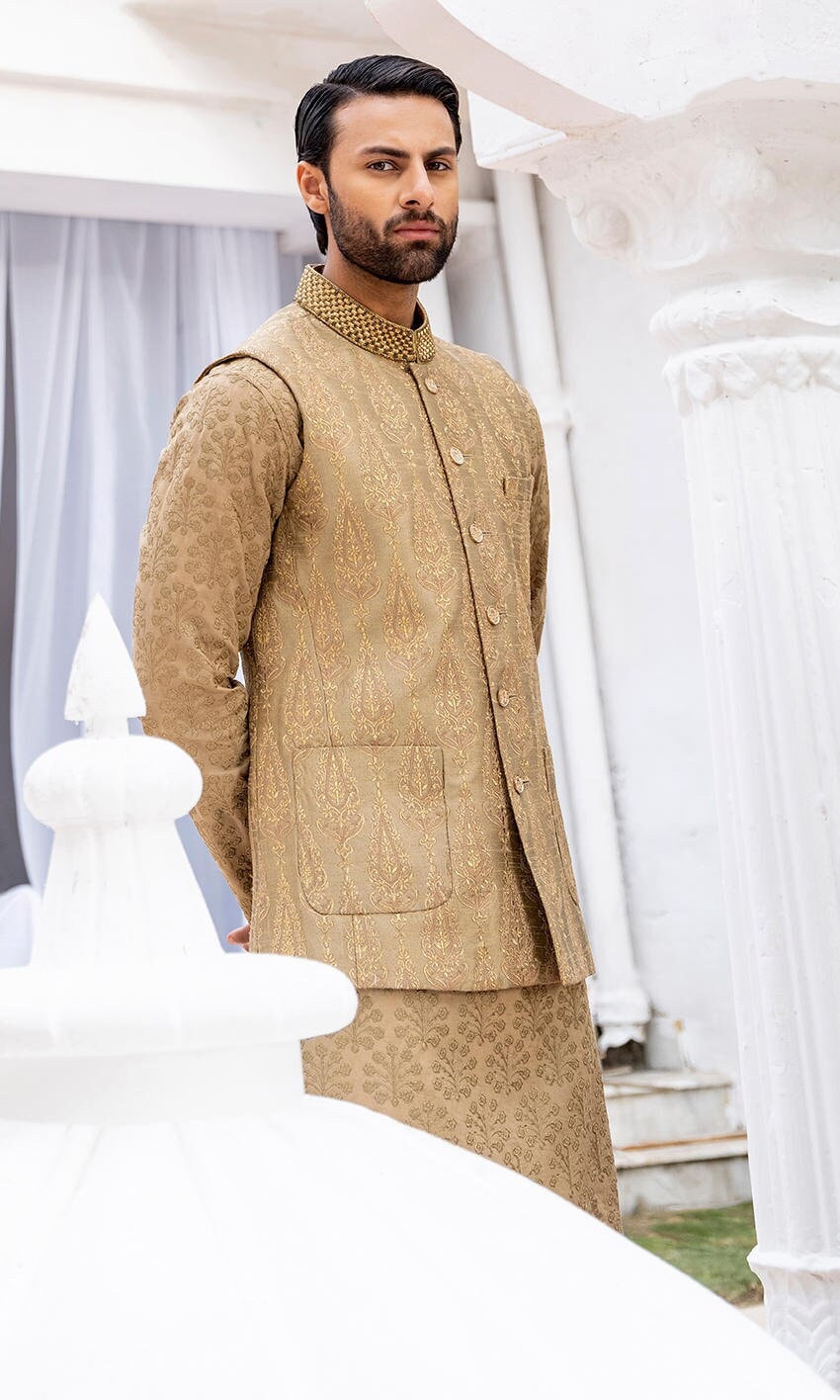 Men’s White Sherwani With Shawl